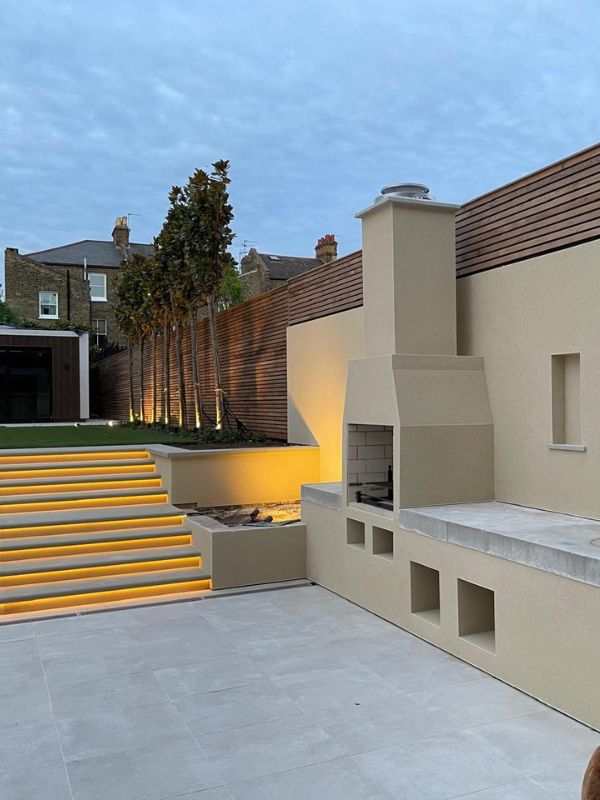 Monocouche render in ivory to garden walls and bbq area at Clapham, London. Rowland & Wyllie Plastering